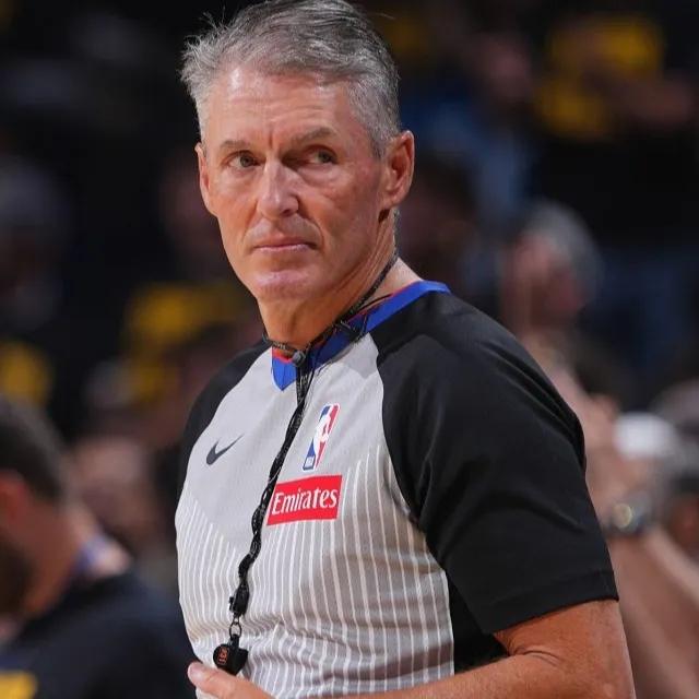 其实，联盟超级巨星享受一些规则上的优待，我们是可以接受的

这个问题，每年都会有