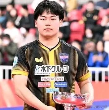 松岛辉空赢了张本，国乒教练组坐不住了，他到底练的啥？
。

昨天看全日锦决赛，松