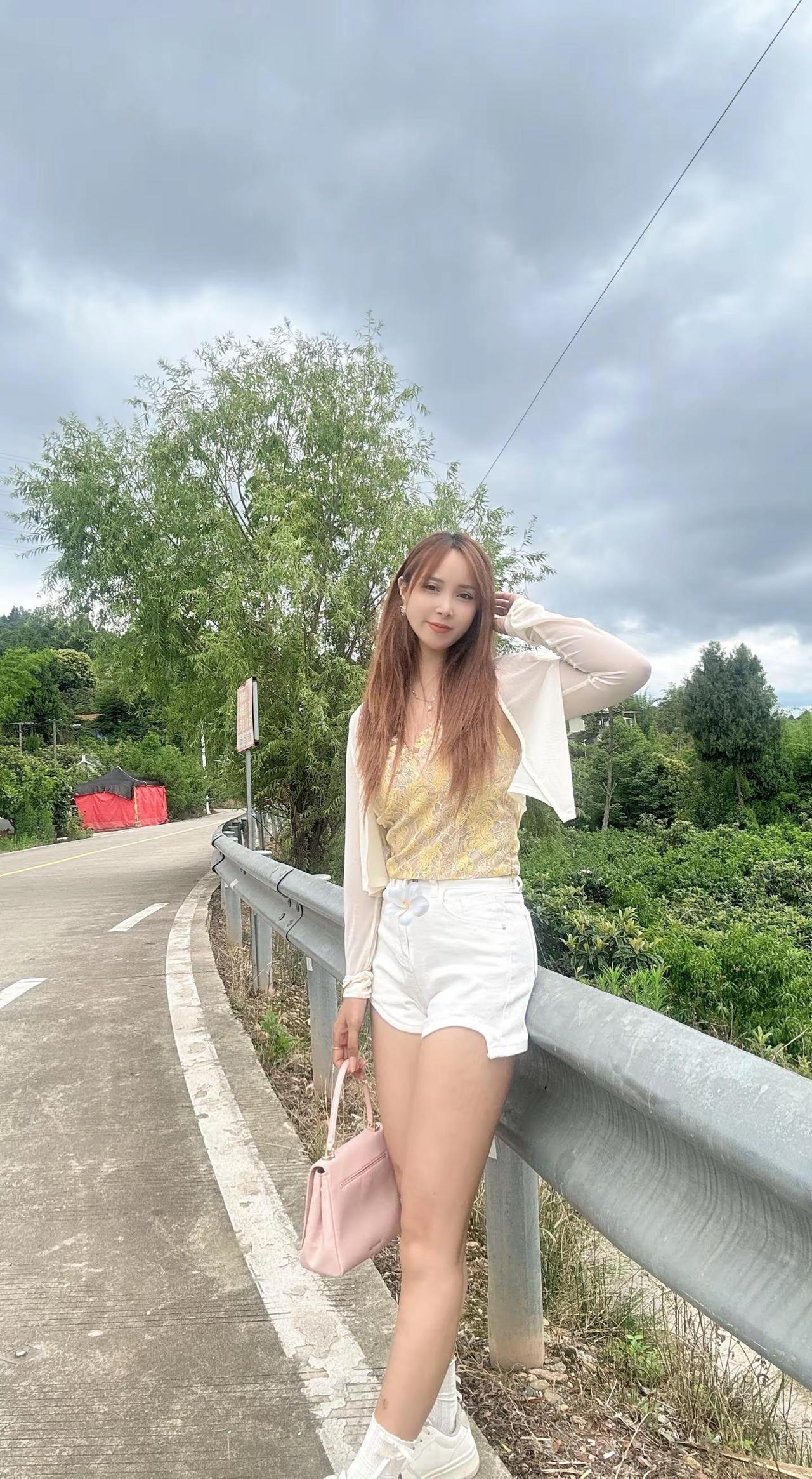 我有结婚证，离婚证，驾驶证，行驶证，缺个房产证……你们缺啥证？