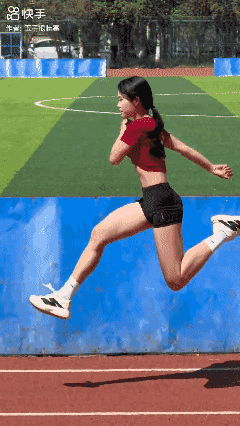 这小身板弹跳力这么强！👍