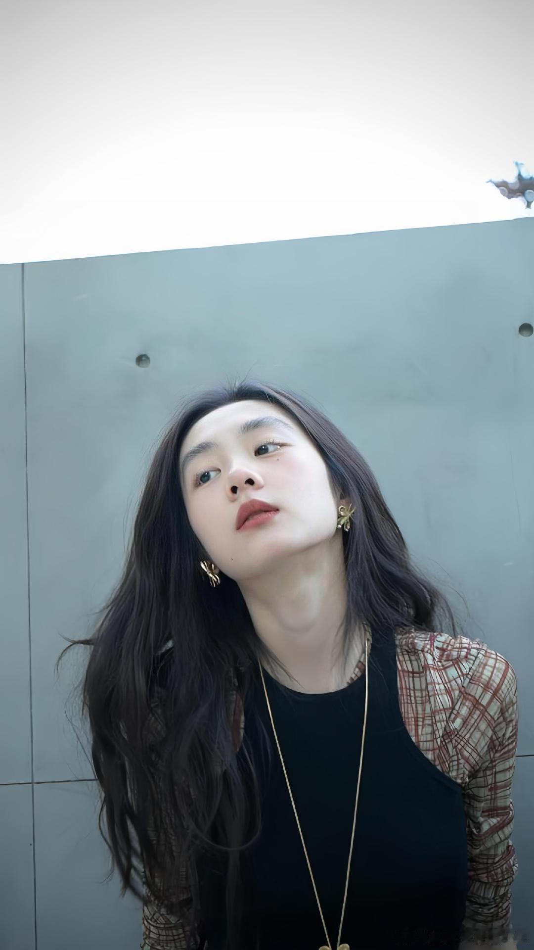 黄多多长相老天爷追着赏饭吃 黄多多非常适合青春疼痛文学不刻意讨好大众审美的高级脸