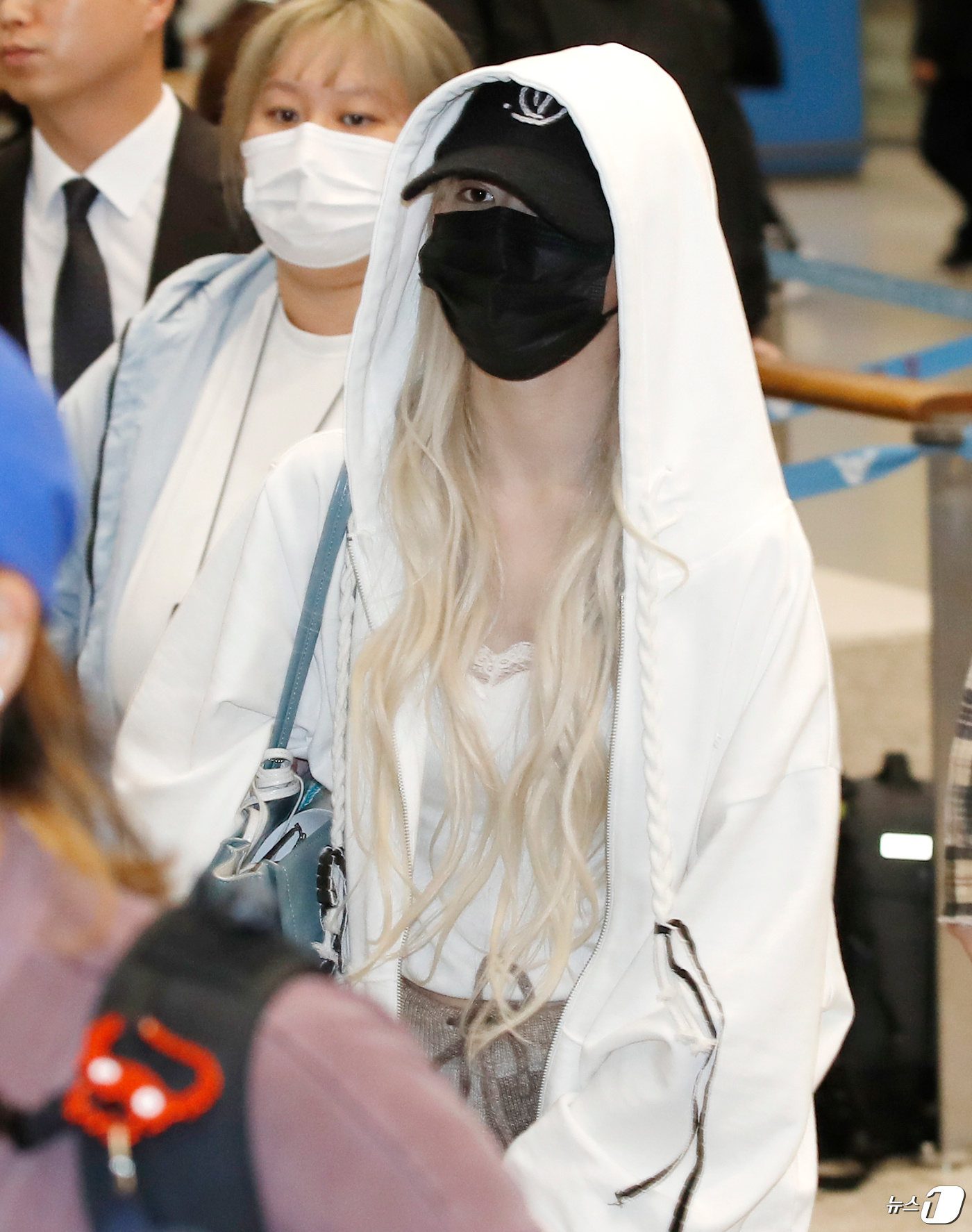 #宮脇咲良[超话]# 回啦 好好休息☺️ ​​​