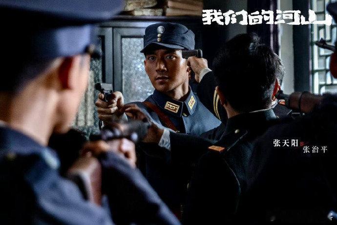 费文典在我们的河山里终于不废了 对比《生万物》里没娶到宁绣绣的窝囊，这次在剧中张