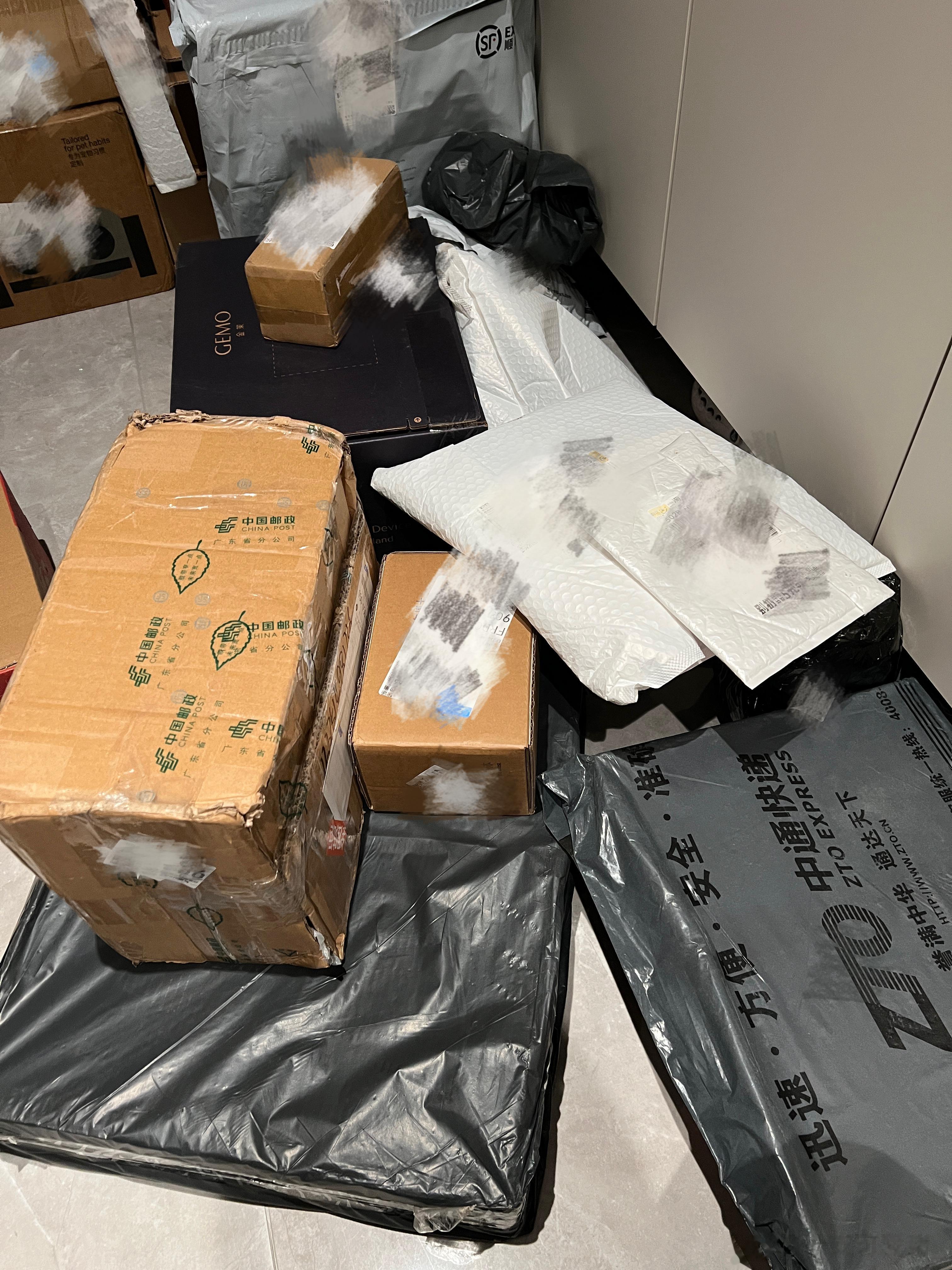 一周不在 家门口又变成快递站了 ​​​