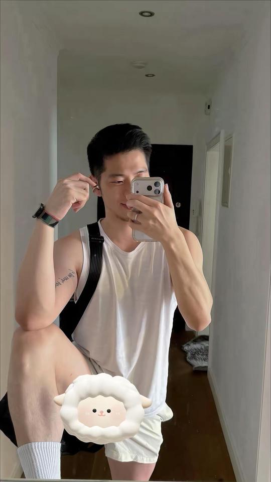 只限定给我喜欢的人看 小狗眼 健身穿搭 人夫感 体育生