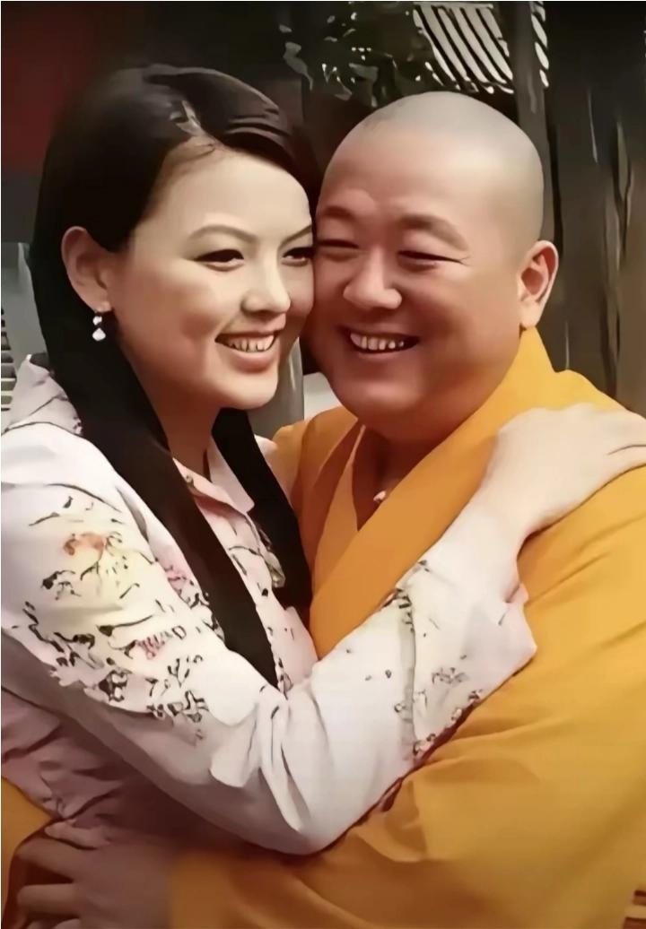 这两位是谁？有认识的吗？ ​​​