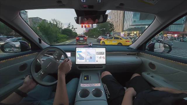 家越07的豆包简直是“傲娇”本娇！作为行业首个由大模型AI Planner直接驱动的具身智能，斗嘴抬