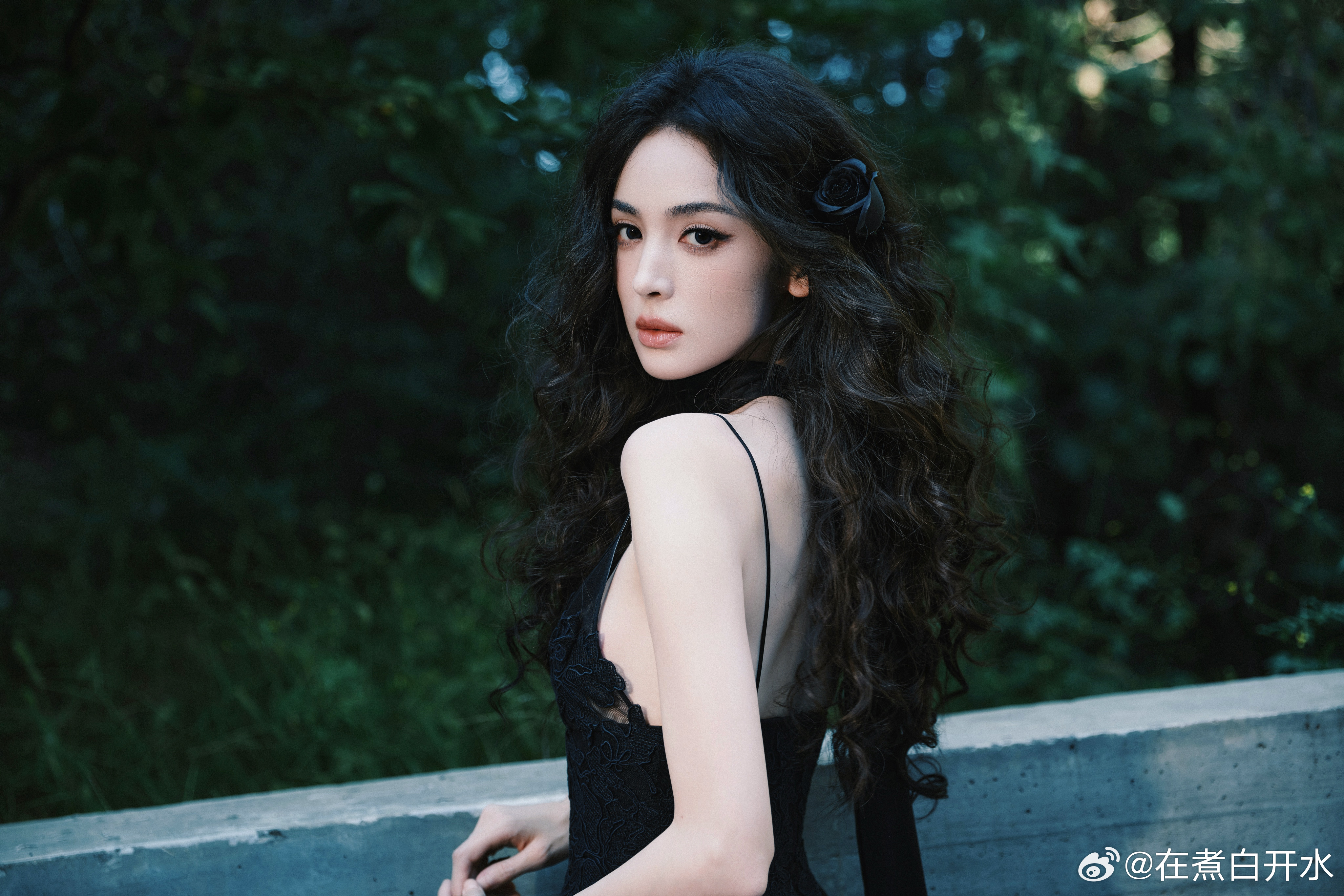 娜扎 我要做这只蚊子 娜扎栩栩华生大赏造型绝了！想当蚊子，她这黑玫瑰太飒 ​​​