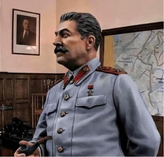 斯大林到底有多让人害怕？咱就这么说，世界上从来没有一个领袖，能像斯大林那样，对自