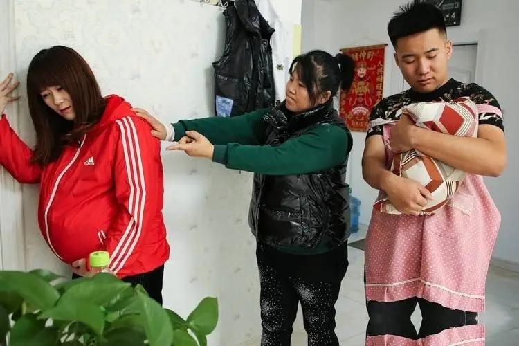 比生育率暴跌，更恐怖的事情发生了！中国人口性别比正在失控
 
5月22日，国家统