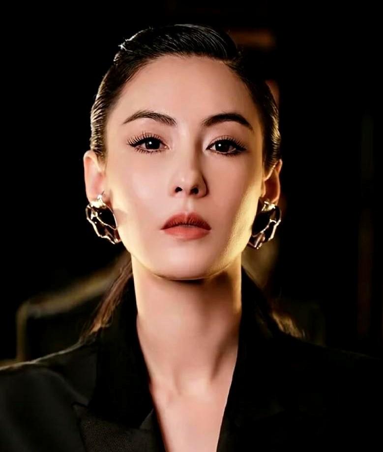 45岁张柏芝把恋爱市场直接拉黑，只因她算过账：接一个综艺三天能挣七位数，但儿子运