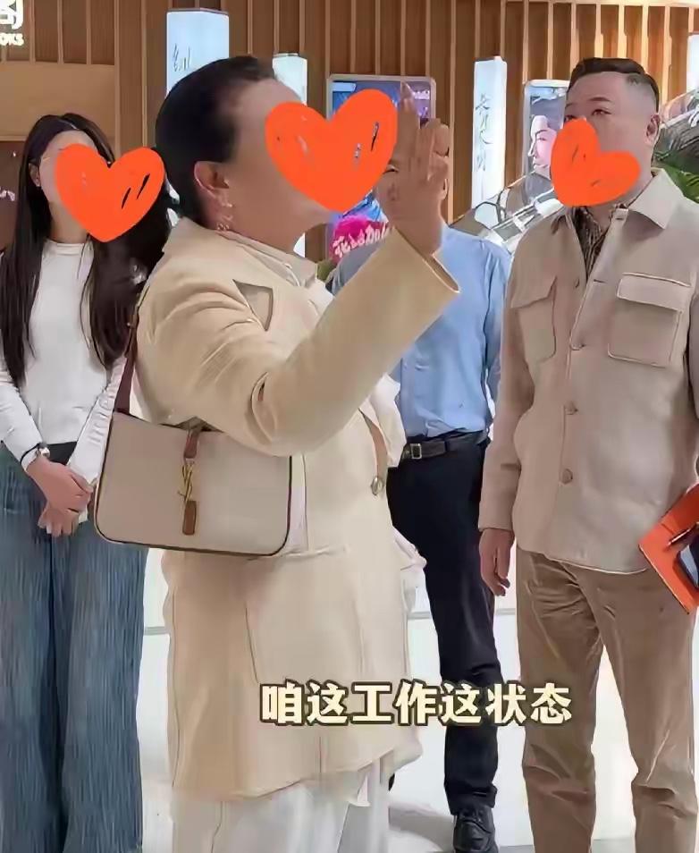 兰姐不是曾经的兰姐了，小菲做任何事情，她不会去过渡干预了。她已经没有那么多的精力