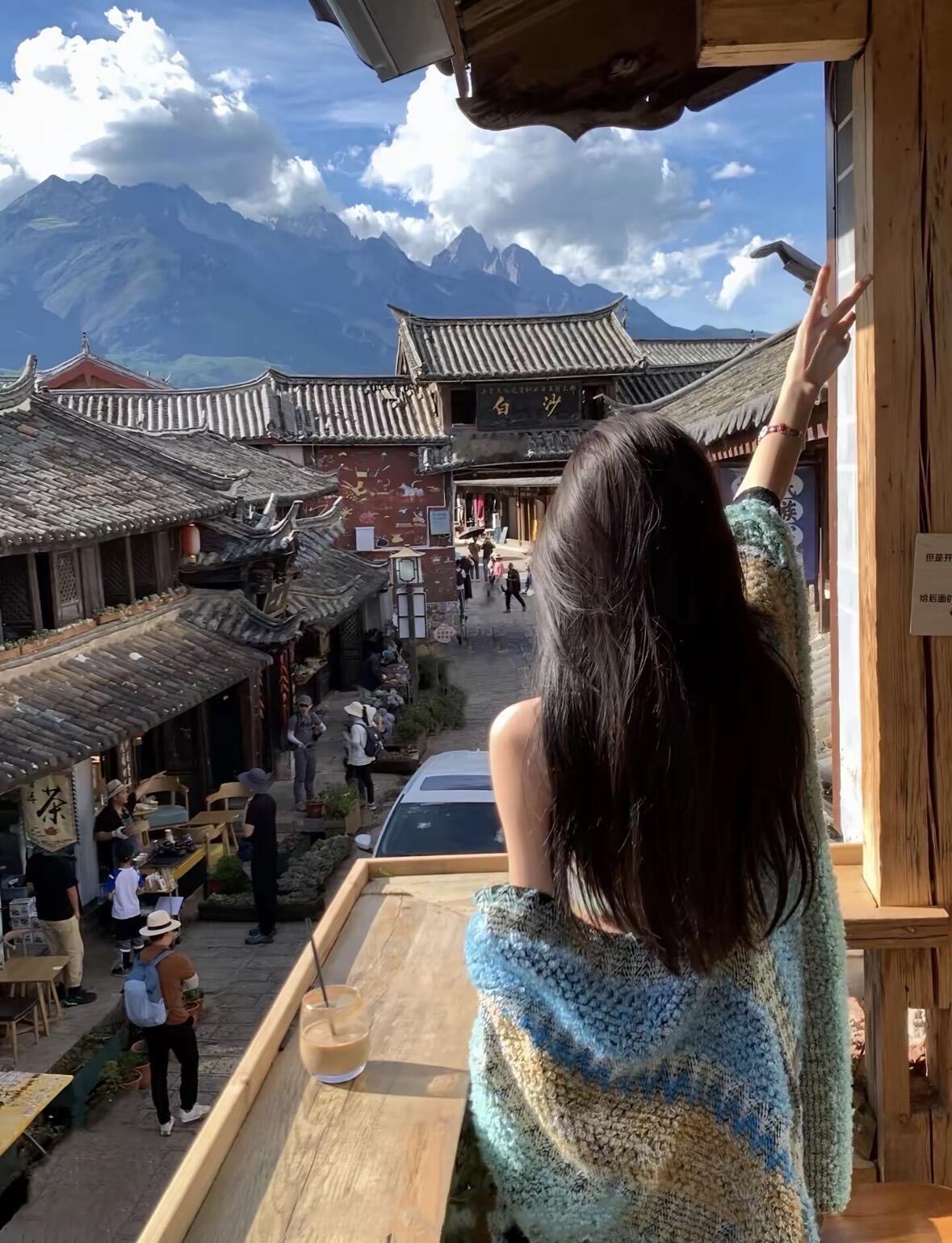 允许自己荒芜
也允许自己盛大

不必总是向阳
也不用天天向上

不想努力的时候，