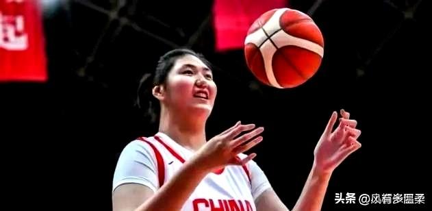 中国女篮同澳大利亚女篮的苜场热身赛，中国队以2分惜败。张子宇成长显著。
中国女篮