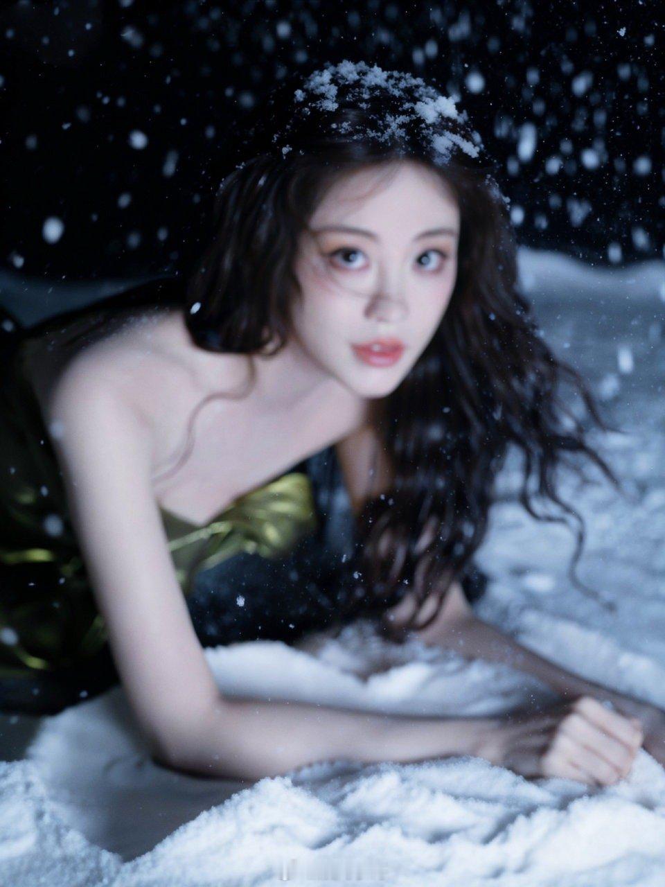 祝绪丹 八音盒里的冰雪精灵 家人们谁懂啊！祝绪丹这尖叫之夜出发图，仿佛把八音盒里