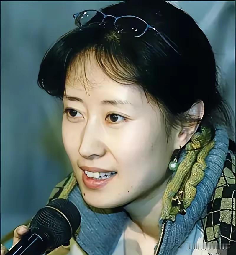 奉劝大家一句，千万不要被刘敏涛骗了，她根本不是大家以为的大器晚成，靠一部戏走红的