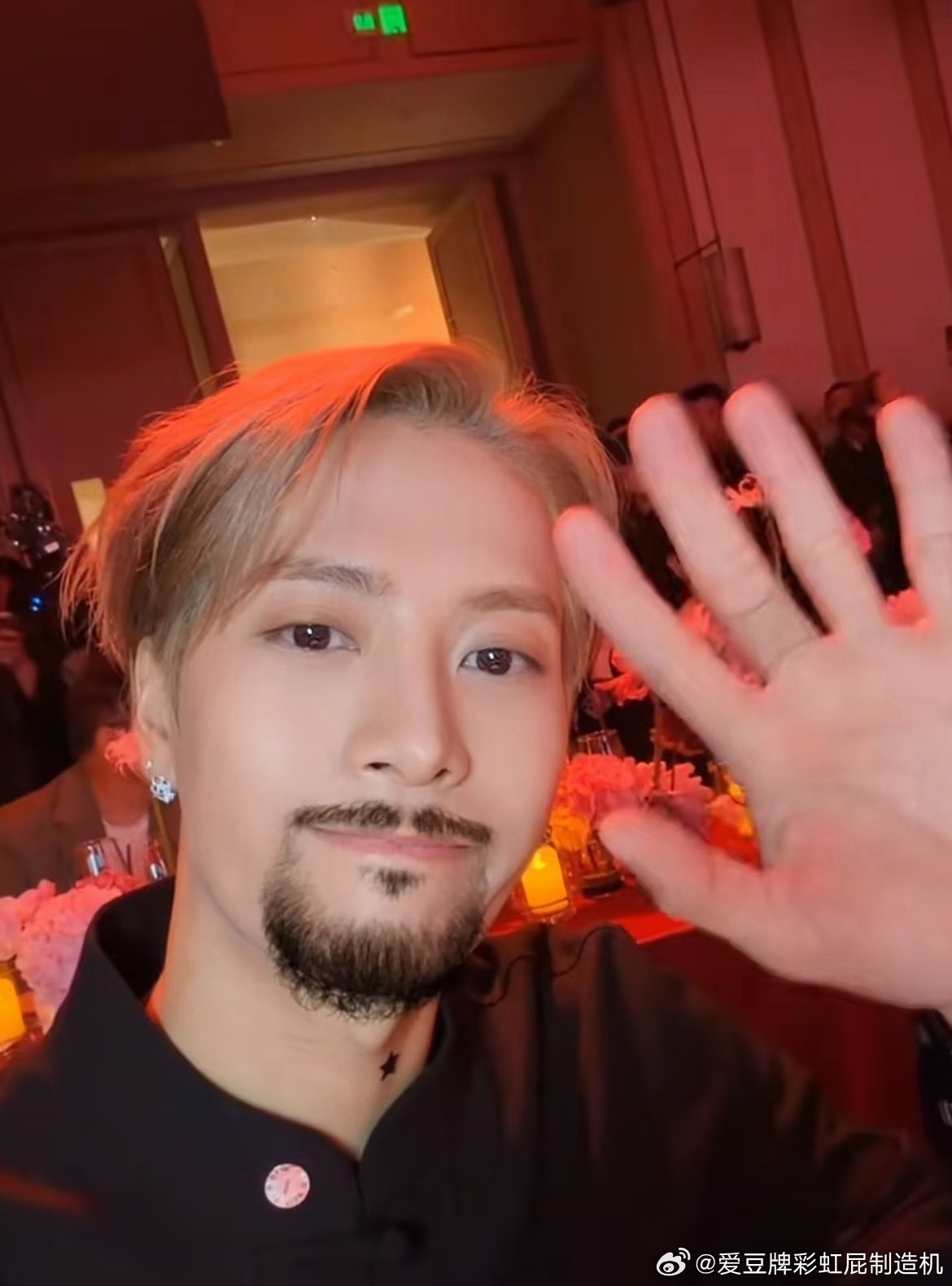 王嘉尔赵露思你们 ​​​