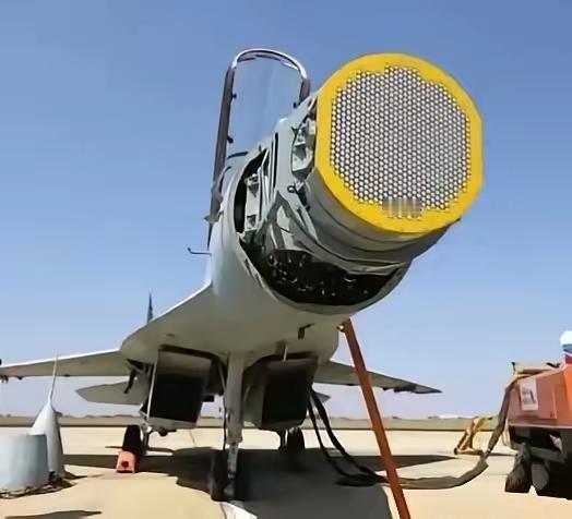 为什么外国军机只要被我方军机的火控雷达照射就气急败坏，吓尿了裤子。现在这个时代飞