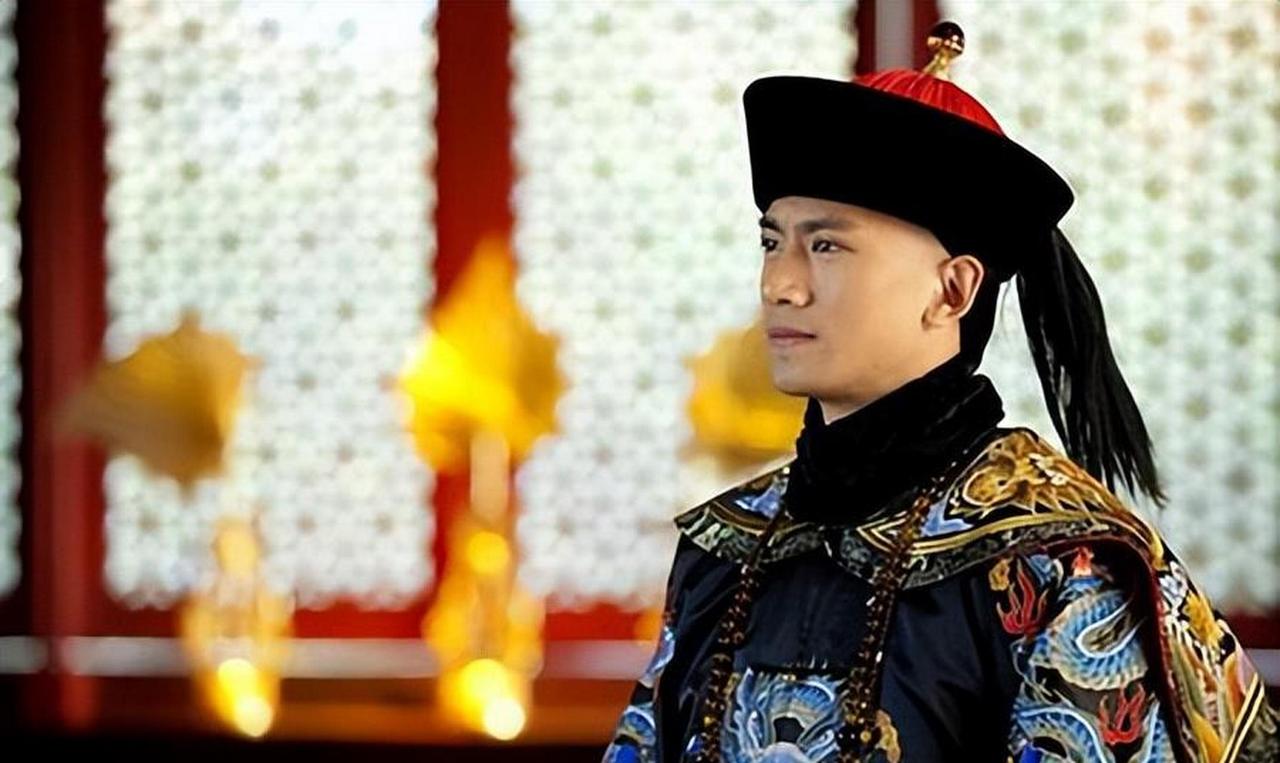 嘉庆皇帝大丧期间，铁帽子王裕兴敷衍了事，偷回王府奸淫家中丫环，导致丫环悬梁自尽。