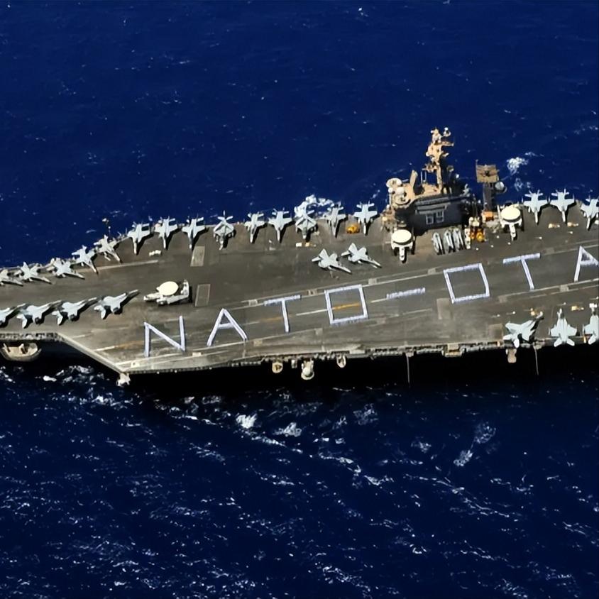 既然美国航母喜欢在台海来耀武扬威，为台海站台，我们倒不如成全它：要是下次再来，我