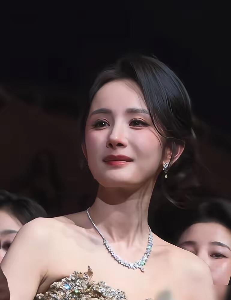 都以为她能拿奖的。

毕竟手握双提名。

而且她真的很需要一个主流奖项来证明自己