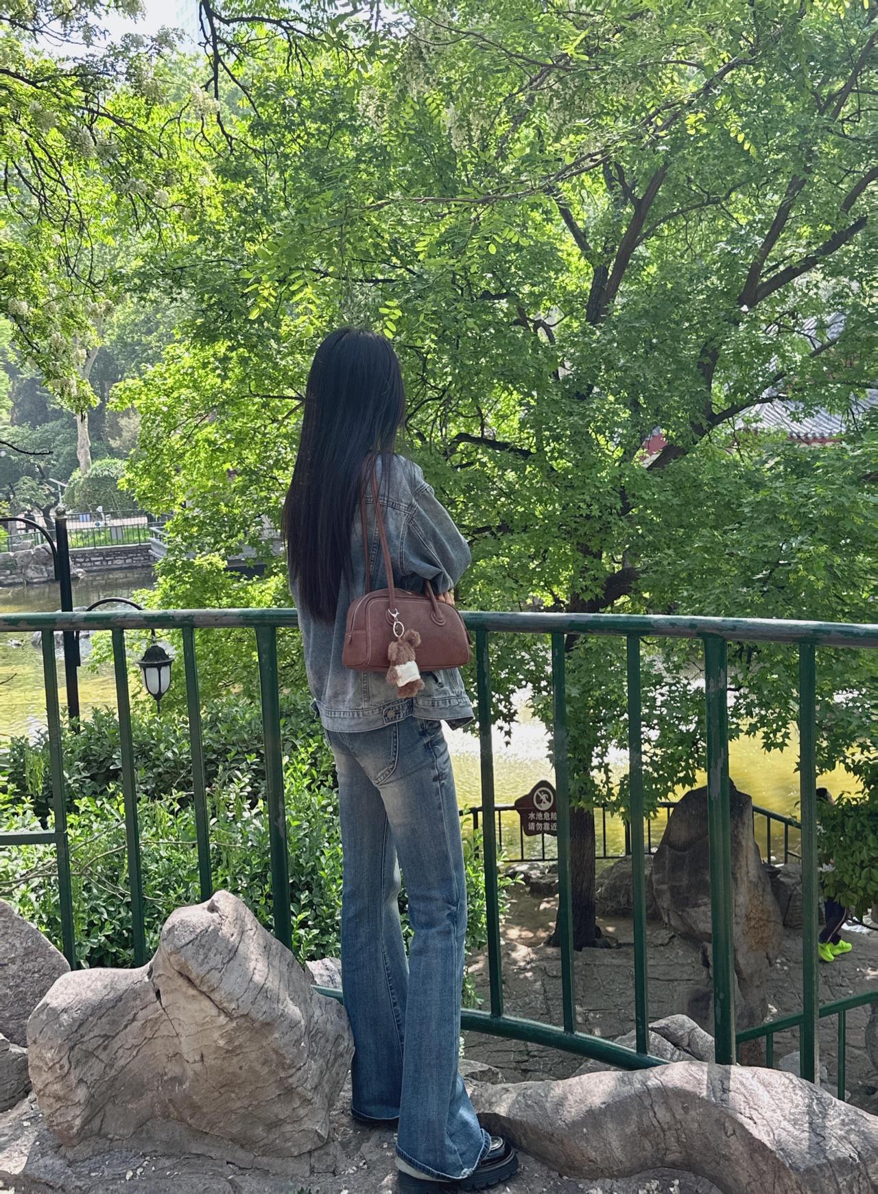 过了河，
千万别拆桥，
因为那是你来时走的路，
也是你万一回头时唯一的退路。
