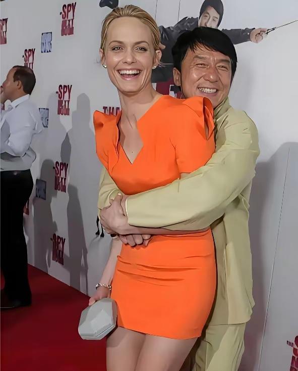 那时，著名影星成龙就是爱嬉闹，见了喜欢的外国影星也这样…
成龙国际地位 成龙演技