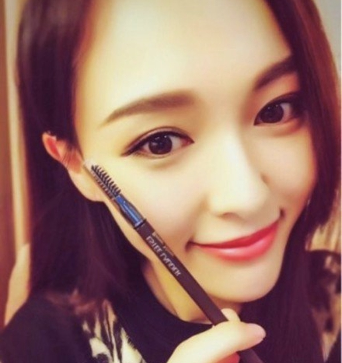 唐嫣你又开始自己画眉毛了吗 粗直平眉一键梦回蜡笔小新，颜值再高也扛不住亲手画眉，