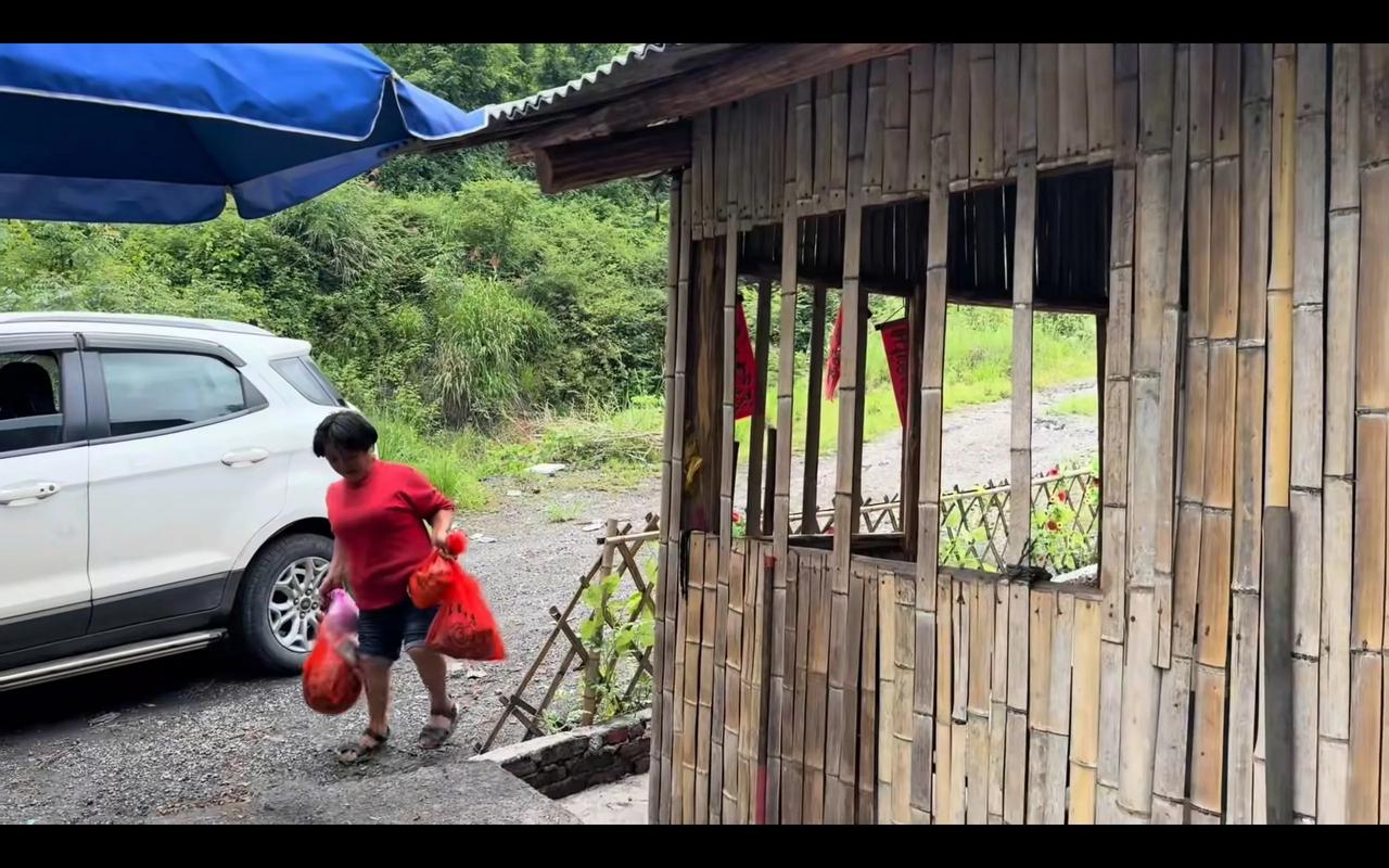 啤酒婶想找个老公了，单纯的啤酒婶老是心血来潮。她觉得有个老公就会特别幸福，侄女对