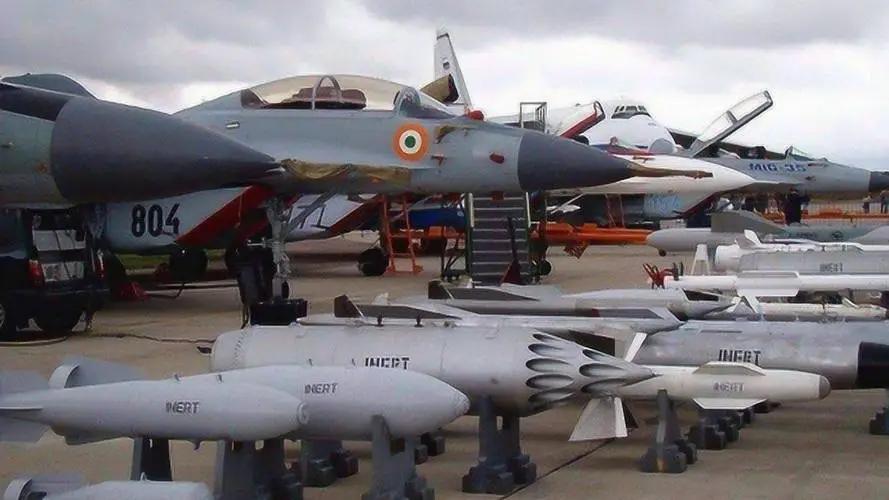 我国能仿制苏联武器，为什么却很难仿制出美式武器？难道是因为太难吗？
在战场上，如