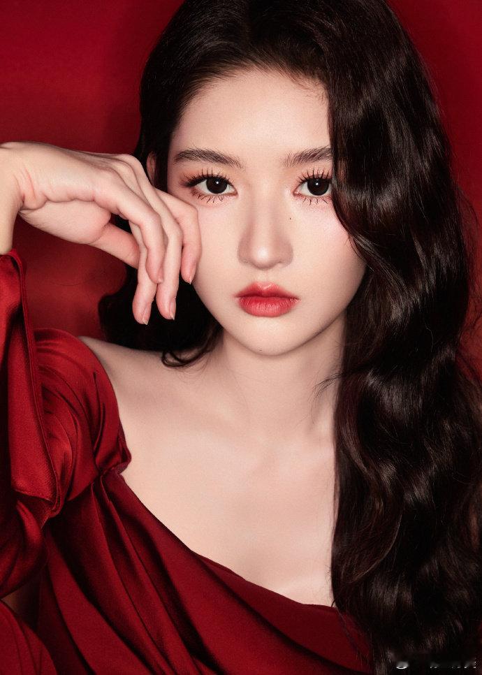 👠王玉雯 王姐好美啊今天王玉雯追星也得买周边王玉雯 这把冲刘亦菲来的  美哒哒