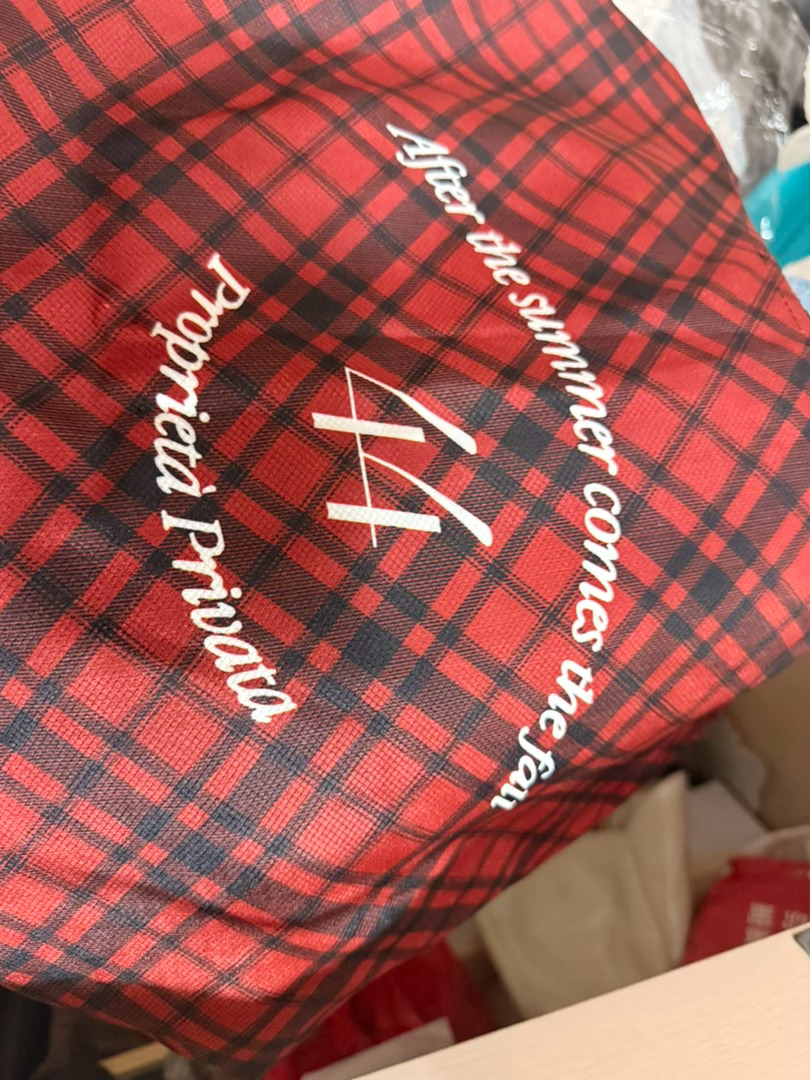 我终于有格纹包了呜呜呜呜 
