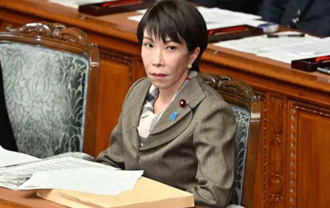 高市早苗放话备战长期战争，别闹了，日本连打一场仗的底气都没有[太阳]

日本首相