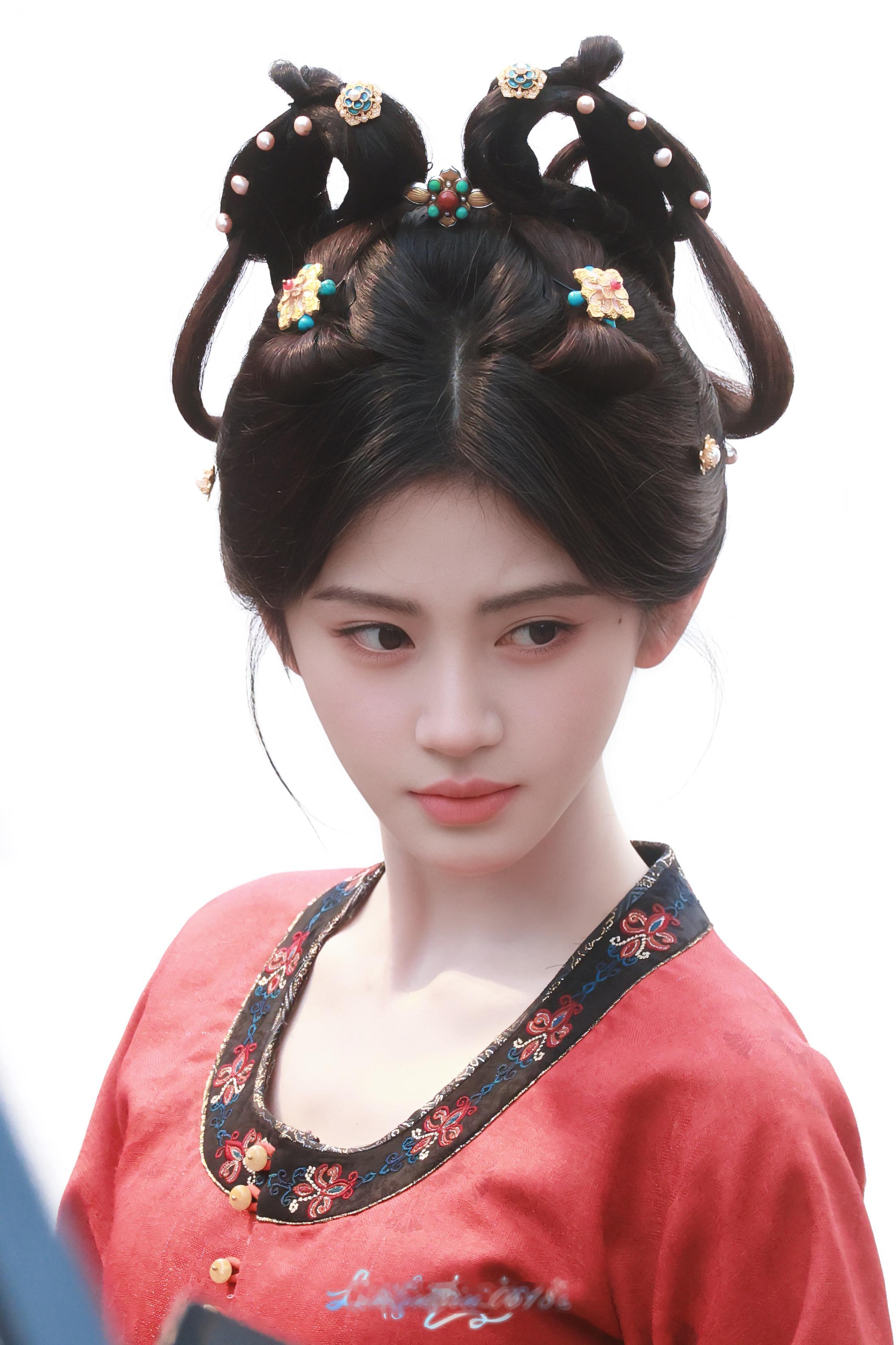 鞠婧祎[超话]鞠婧祎阿黛 jjy鞠婧祎苏绿夏 红衫绾高髻，佳人自风流（掉落一组阿