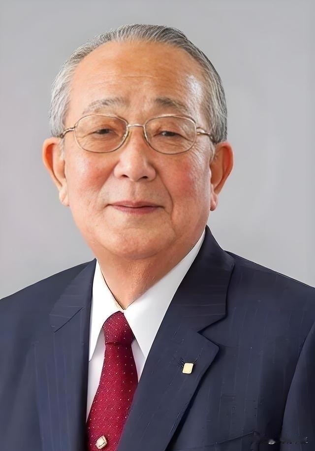 65岁日本亿万富豪稻盛和夫被查出癌症，却毅然辞去两家500强总裁职务，将200亿