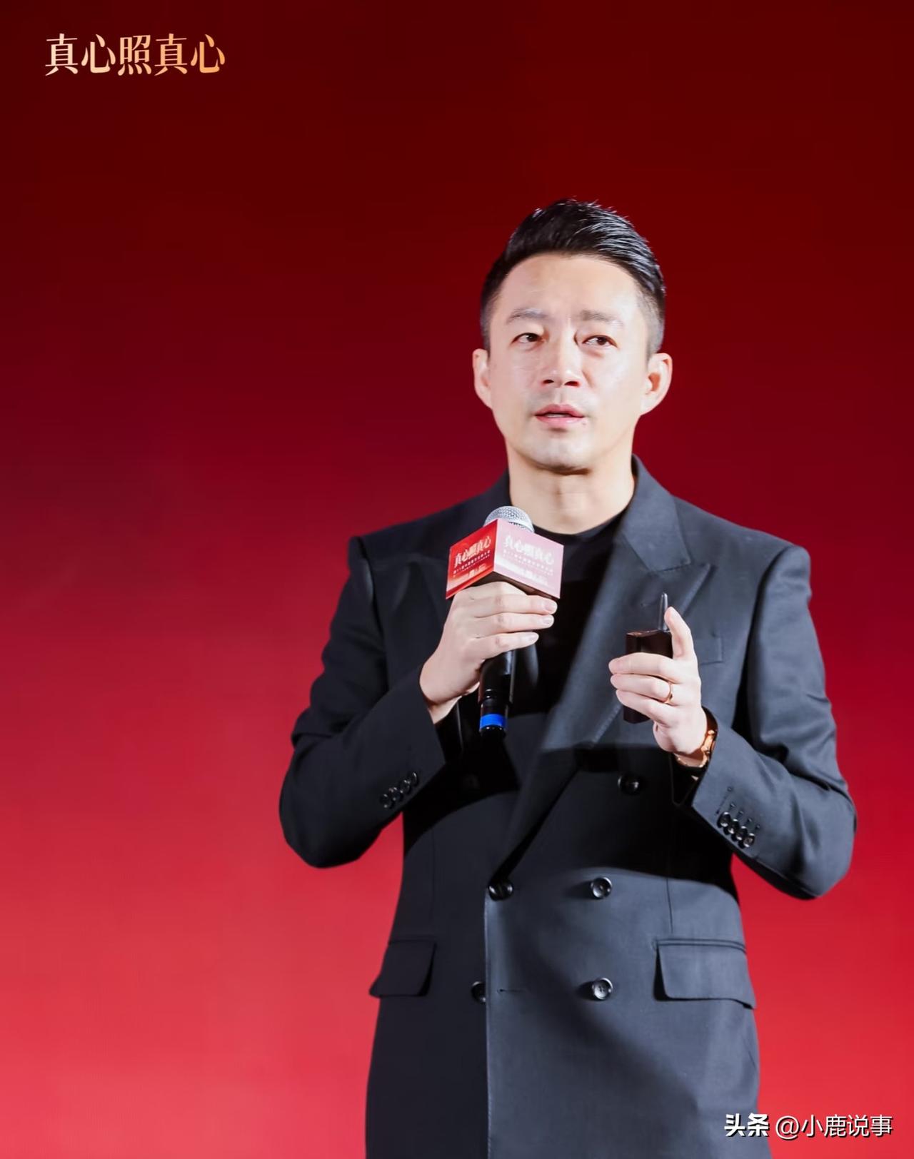 麻六记的生意真是一落千丈，
从前火爆的直播间，现在冷清不少。很多人当初买货，根本