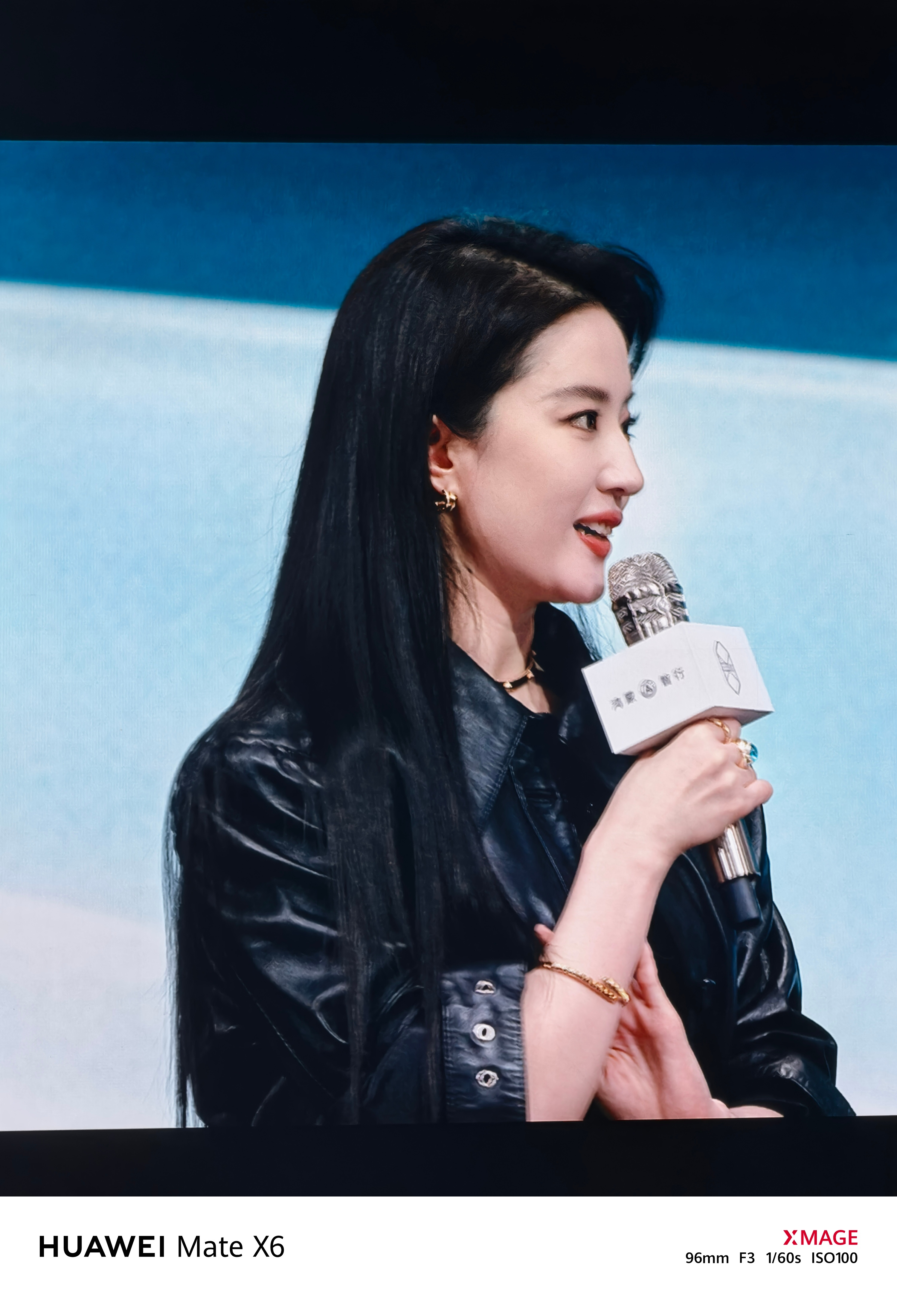 刘亦菲真来智界新车的发布会了，还是那么好看。 ​​​
