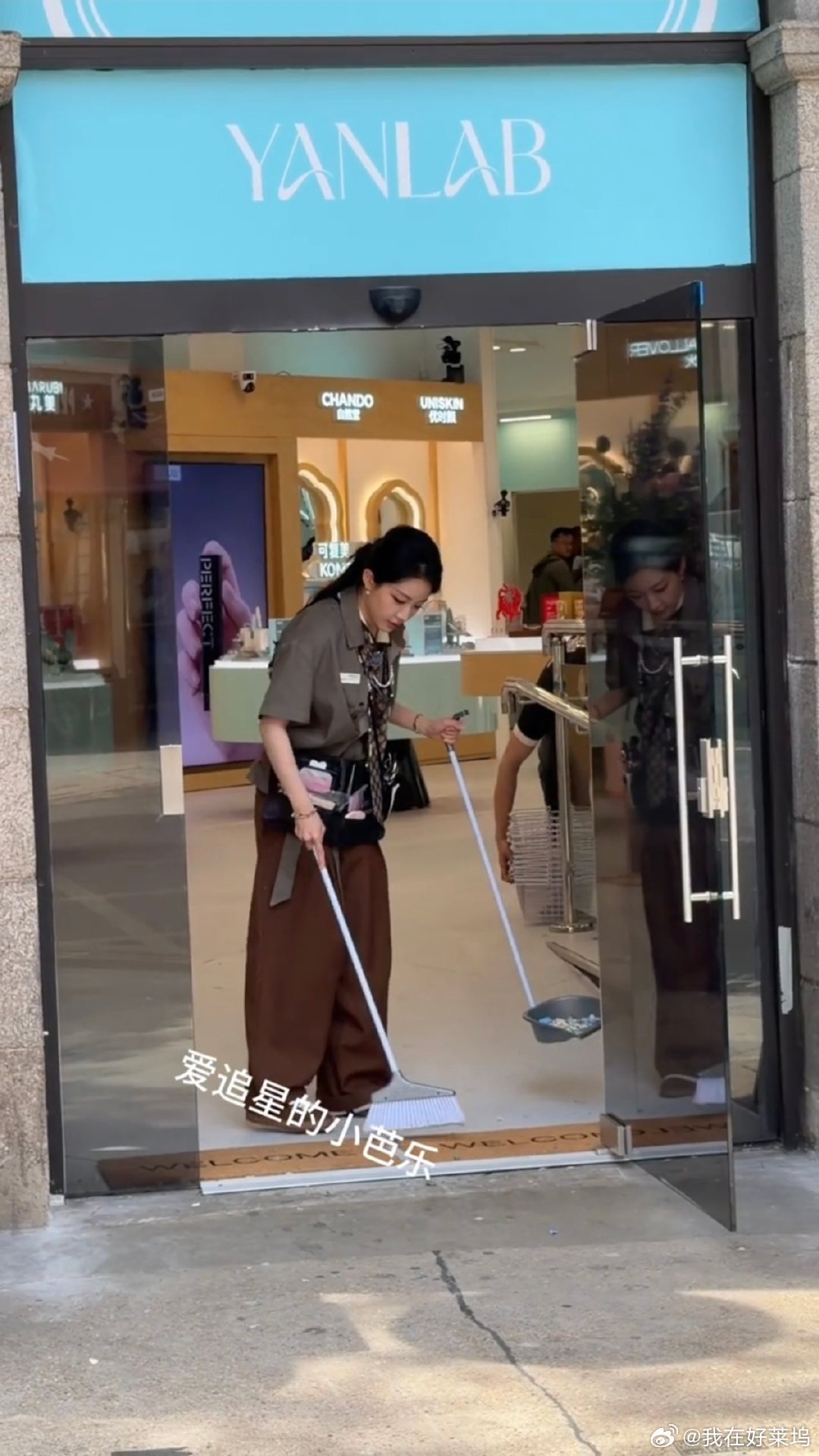 喻言喻言在大城市找的工作是美容美发吗伦敦合伙人一场直播解锁双重身份，既是带货小能