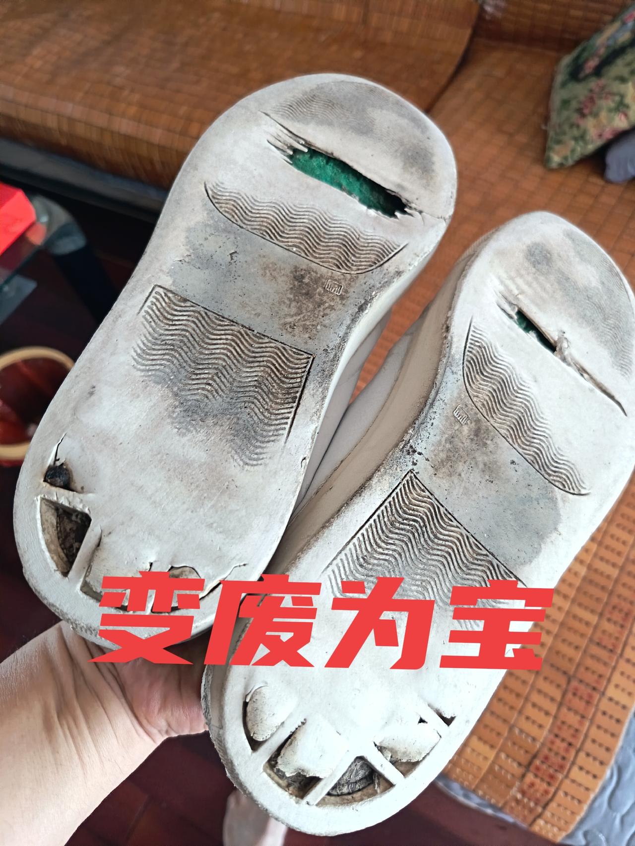 这几天很多网友问我，

老王，你那双板鞋都穿的有两个洞了，最后怎么处理的？

实