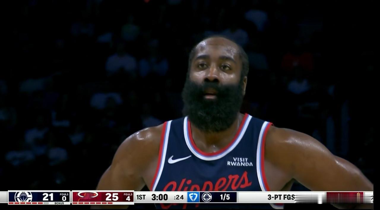 快船当家后卫哈登别再祸害球队了！在今天进行的快船和热火的比赛中，目前双方的上半场