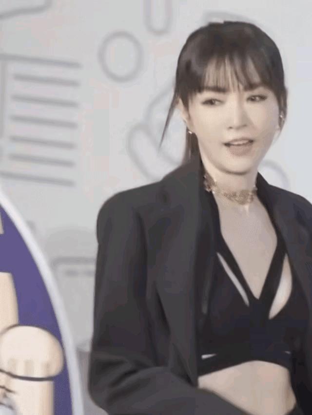 天呐……我以为薛凯琪已经是保养天花板了，没想到51岁的谢金燕更厉害 