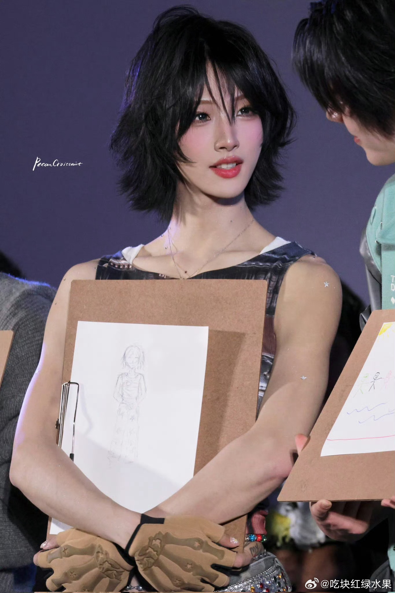 外网因为胡烨韬这几张饭拍都疯狂了 真的美绝了 这又是谁的理想型 