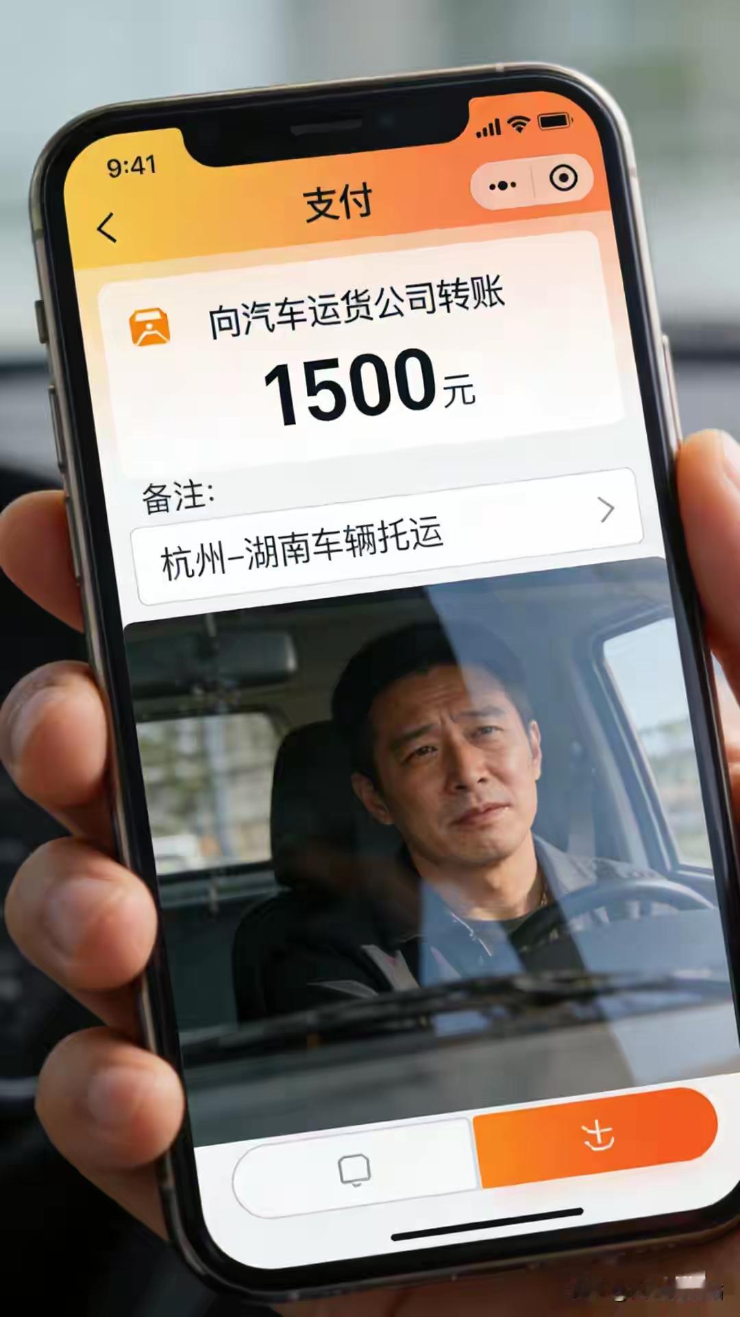 在每年的春运大潮中，无数千万家庭为了团聚，奔波在归途上。他们的平安归来，离不开背