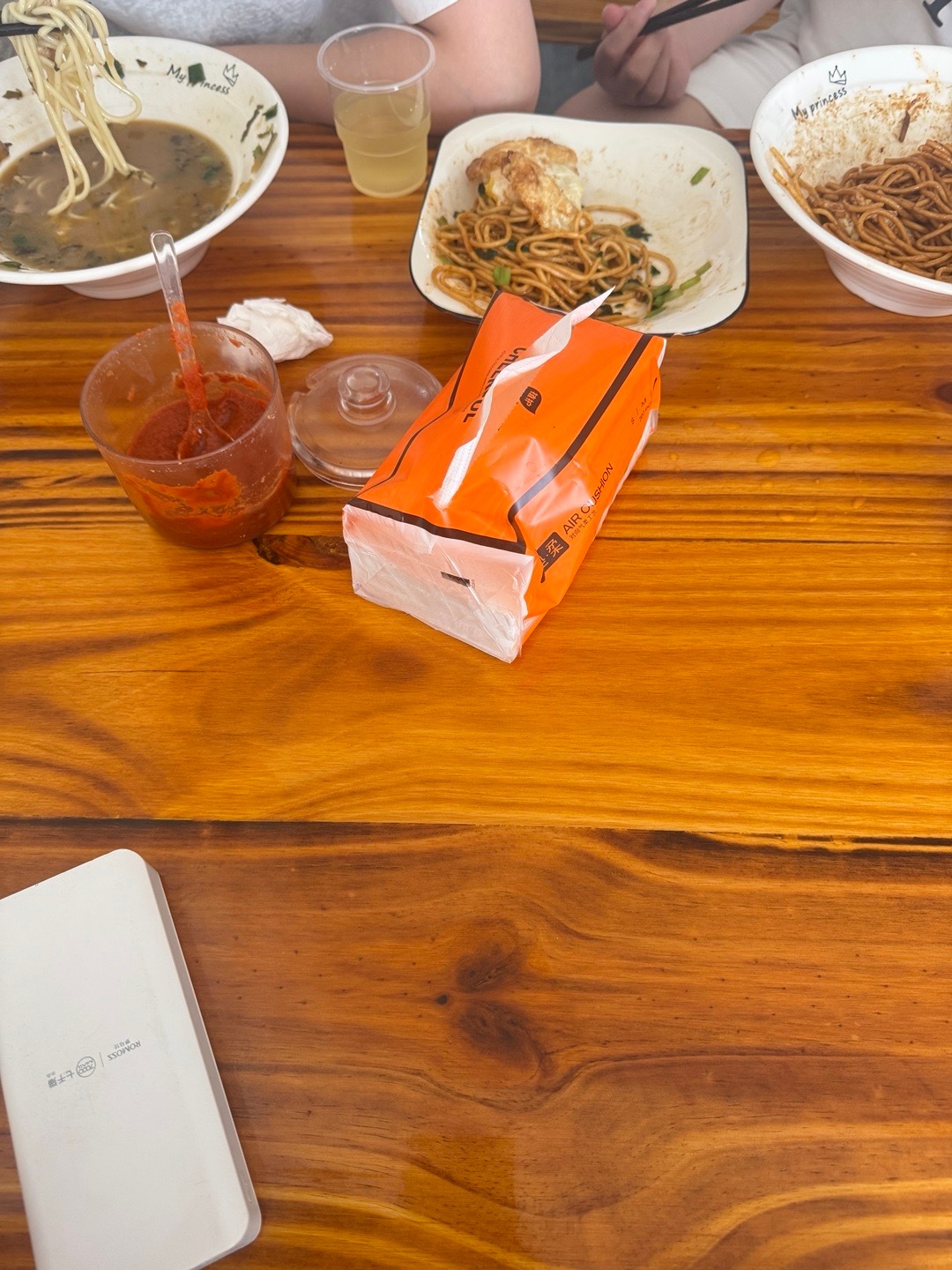在和我朋友他们吃饭，他们突然说起说迪丽热巴那两部剧感觉都应该蛮好看的，其中一个朋