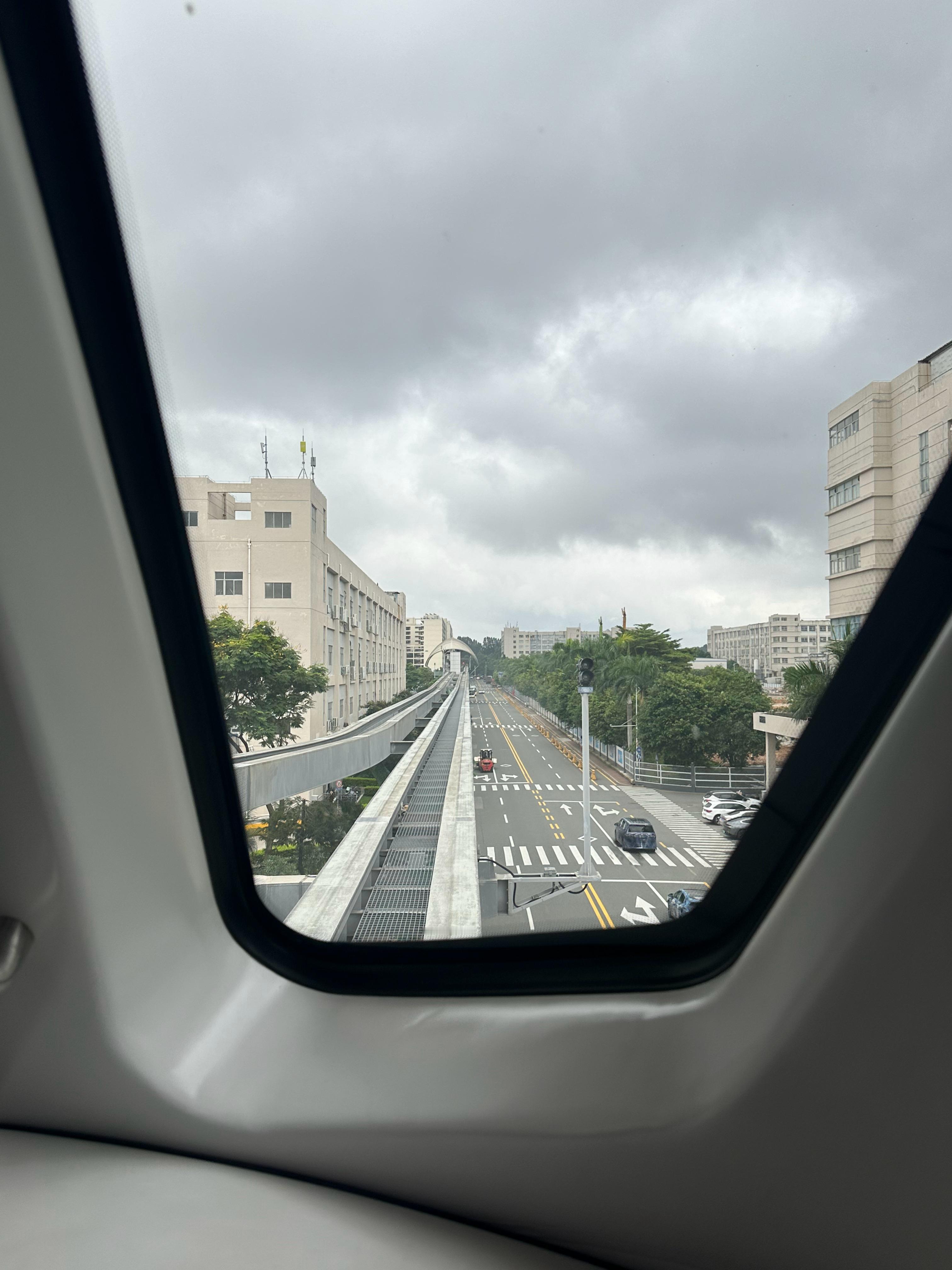 老陈进厂，完成当年学车辆工程时未能完成的夙愿。  ​​​