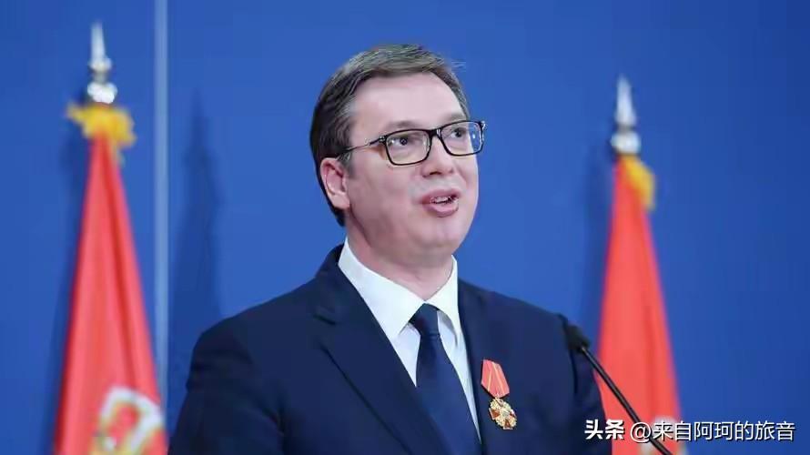 武契奇要辞掉总统职务了，任期本来还差将近一年才结束，消息是他自己六月二十七号在集