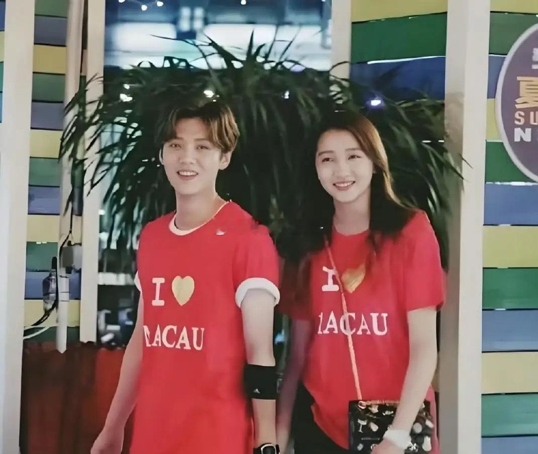 刘大锤锤鹿晗关晓彤分手？七年顶流恋细节全是戏！ 笑不活了！刘大锤直播放猛料，直言