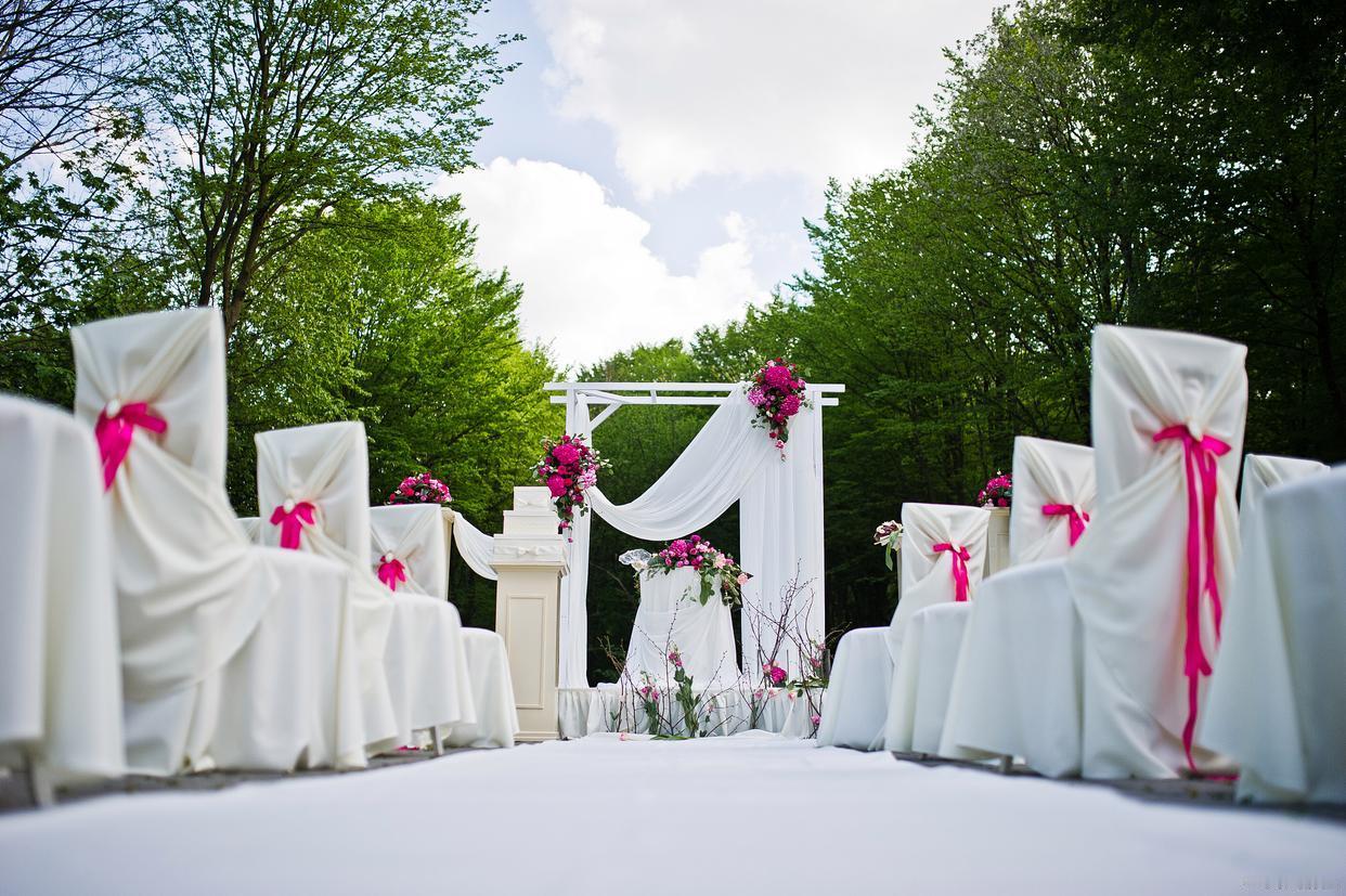 北京，一名女子请婚假回家结婚，结果却被公司拒绝，女子回老家准备婚礼，四天后，公司