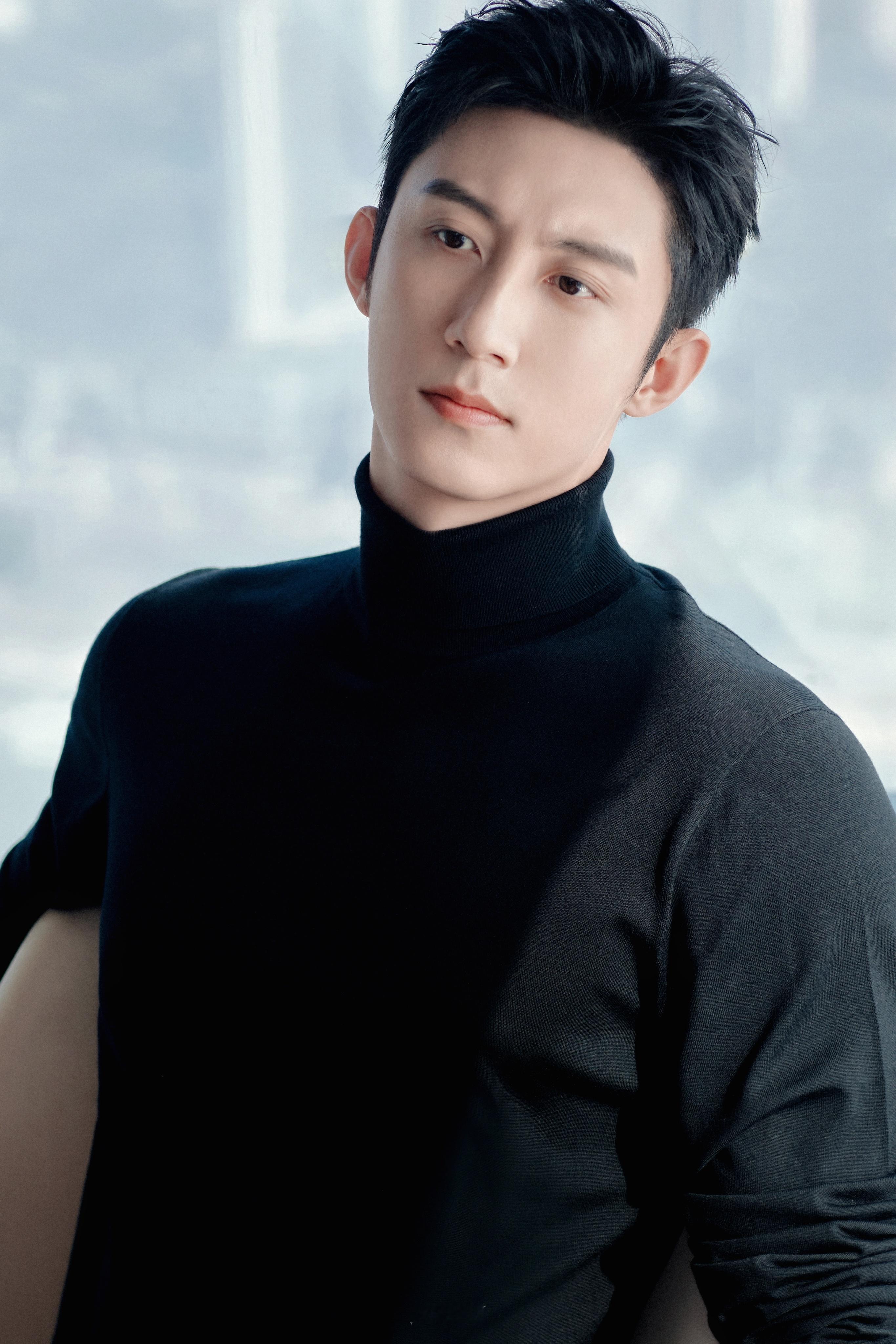 黄景瑜[超话]  黄景瑜黑色高领男人最好的战衣  黄景瑜冬至  黄景瑜的身材完全