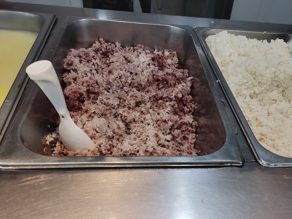 中午吃了食堂，今天的青菜都是我爱吃的，花了15元。我的日常plog ​​​